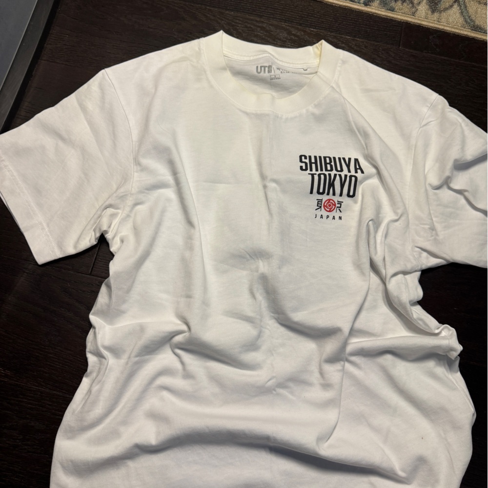 uniqlo jujutsu kaisen white tshirt